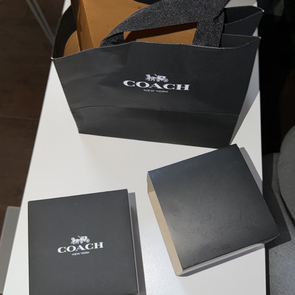 New coach Greyson watch - Picture 3 of 5